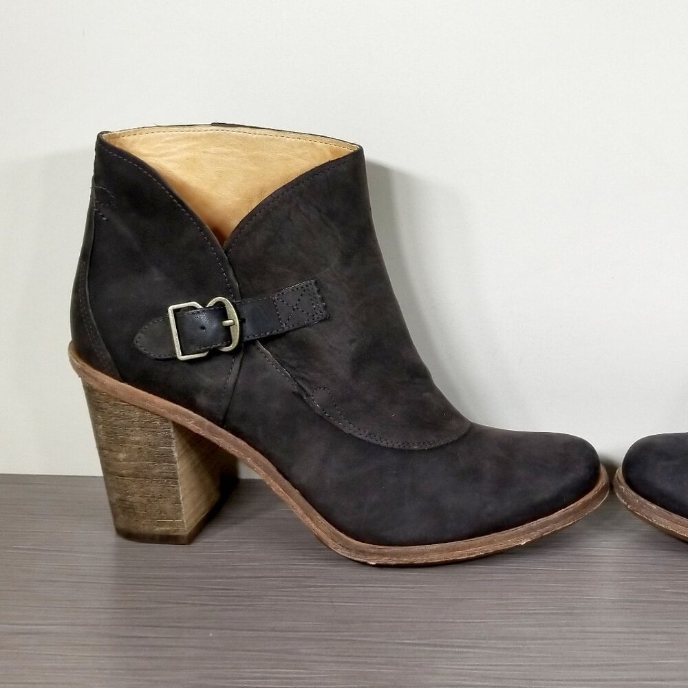 Timberland Black Ankle Boots with Brown Heel - Picture 6 of 11